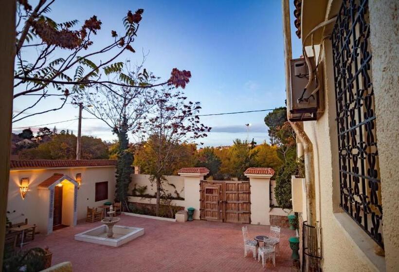 تختخواب و صبحانه Villa Pomme D'or