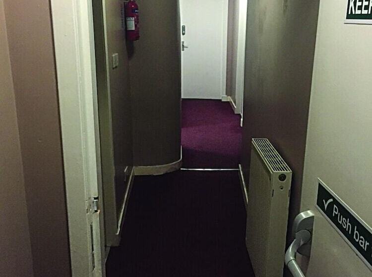 Bobby S Bunkhouse   Hostel