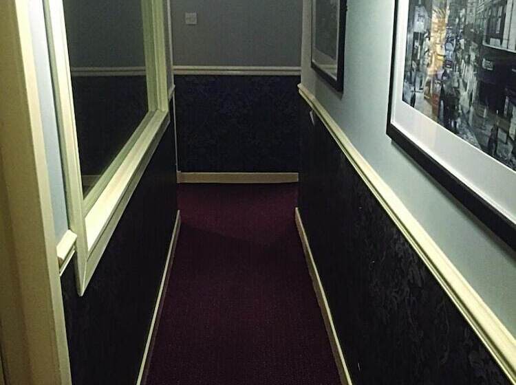 Bobby S Bunkhouse   Hostel