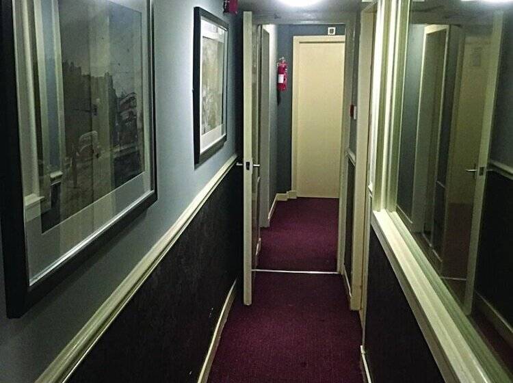 Bobby S Bunkhouse   Hostel