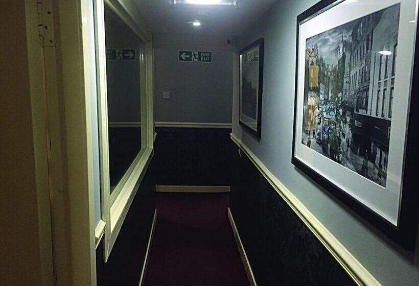 Bobby S Bunkhouse   Hostel