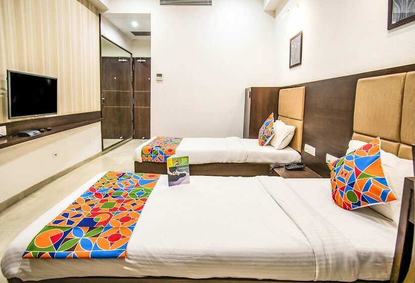 Отель Fab Flora