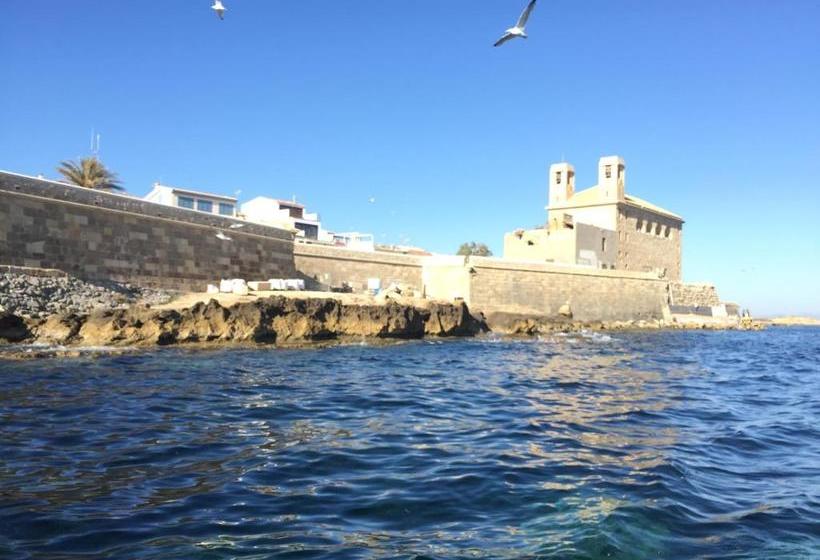 ホテル Hostal Nueva Tabarca