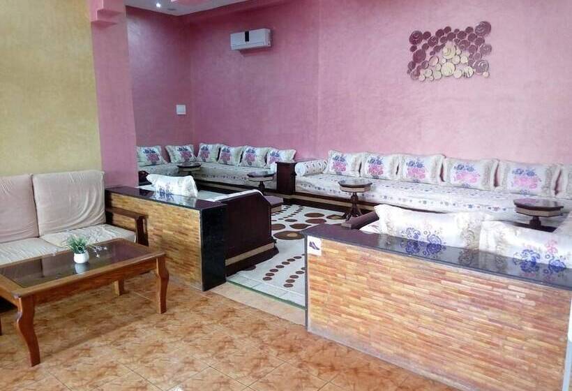 هتل Hôtel Café Restaurant Assaka