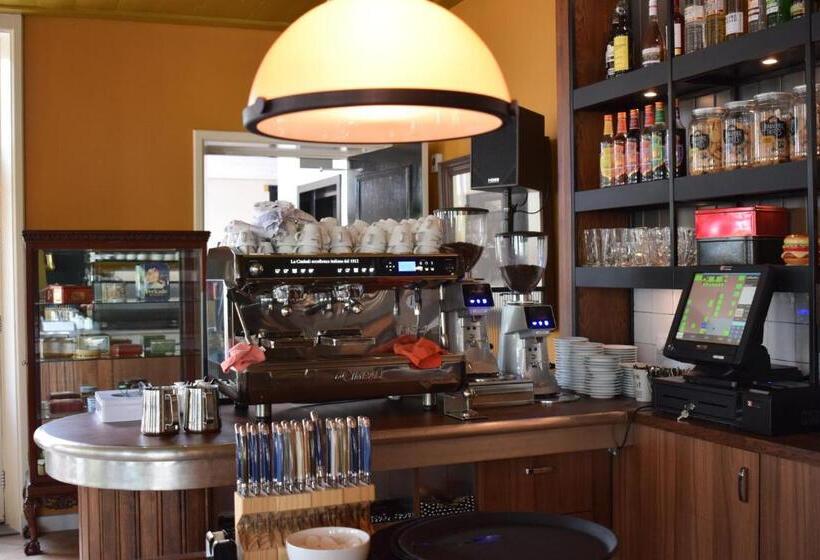 Отель In't Holt 1654 Grand Café & Logement