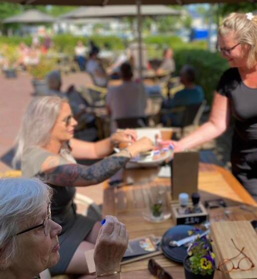 Отель In't Holt 1654 Grand Café & Logement