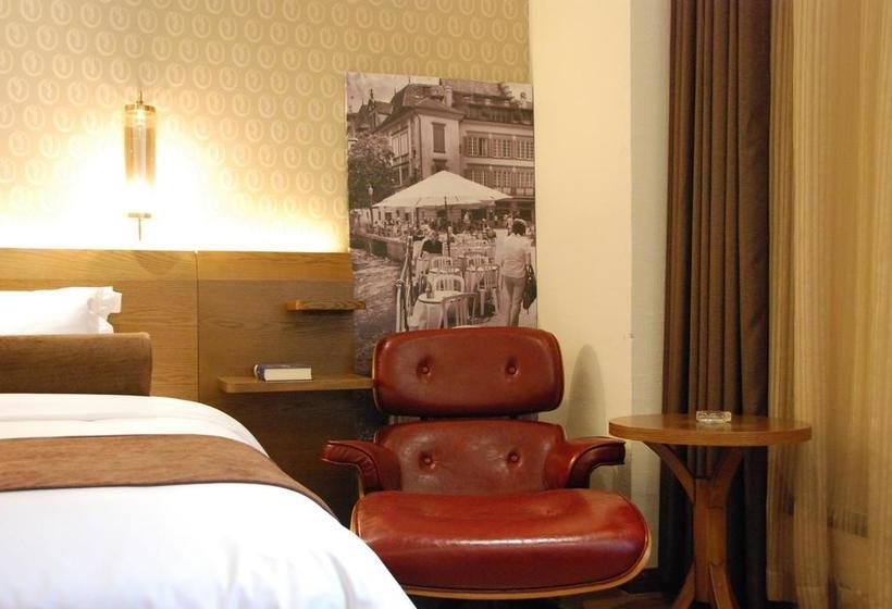 هتل James Joyces Coffetel