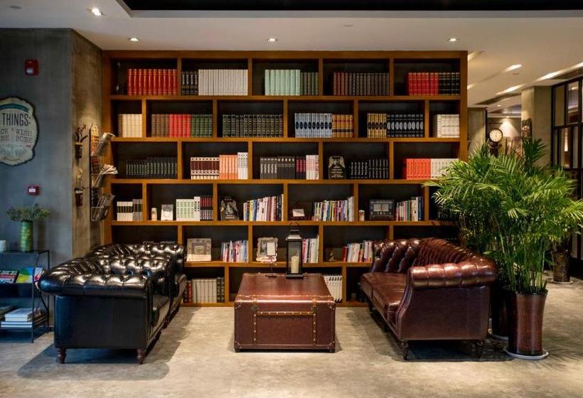 هتل James Joyces Coffetel