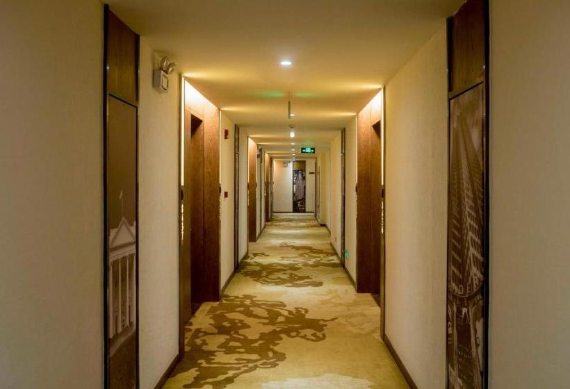 هتل James Joyces Coffetel