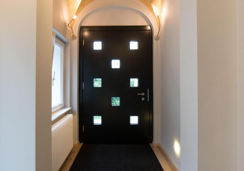 هتل Liono Boutique