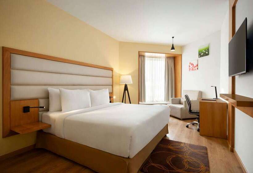 בית מלון כפרי Ramada By Wyndham Dehradun Chakrata Road