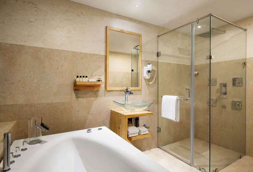 בית מלון כפרי Ramada By Wyndham Dehradun Chakrata Road