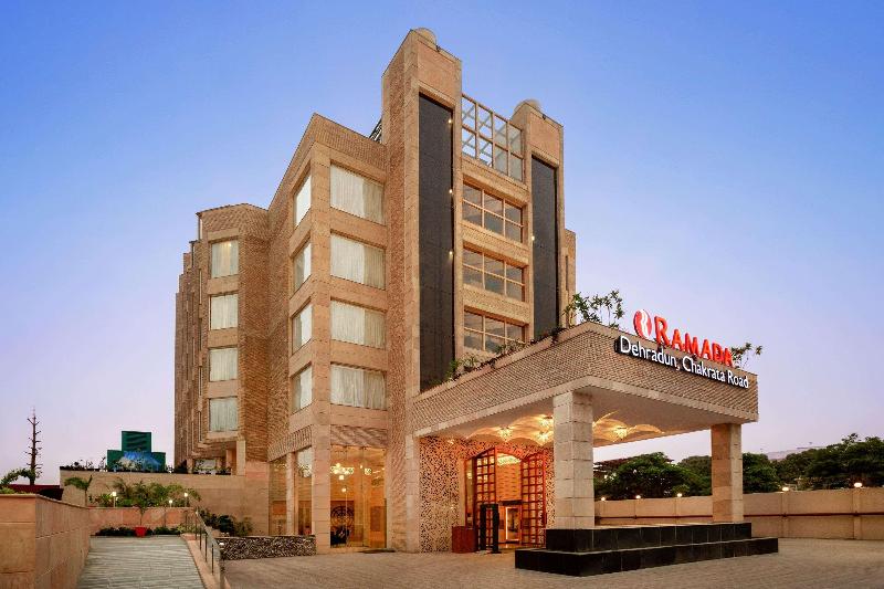 בית מלון כפרי Ramada By Wyndham Dehradun Chakrata Road