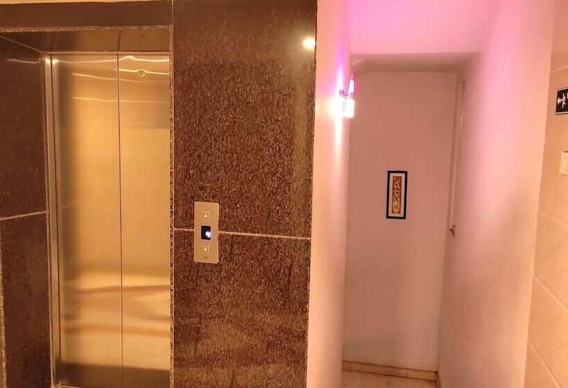 فندق Sri Maharaja Residency