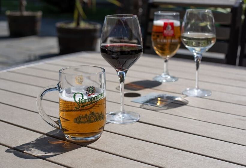 Отель The Hog S Head Inn The Inn Collection Group