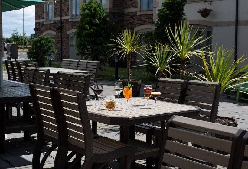 Отель The Hog S Head Inn The Inn Collection Group