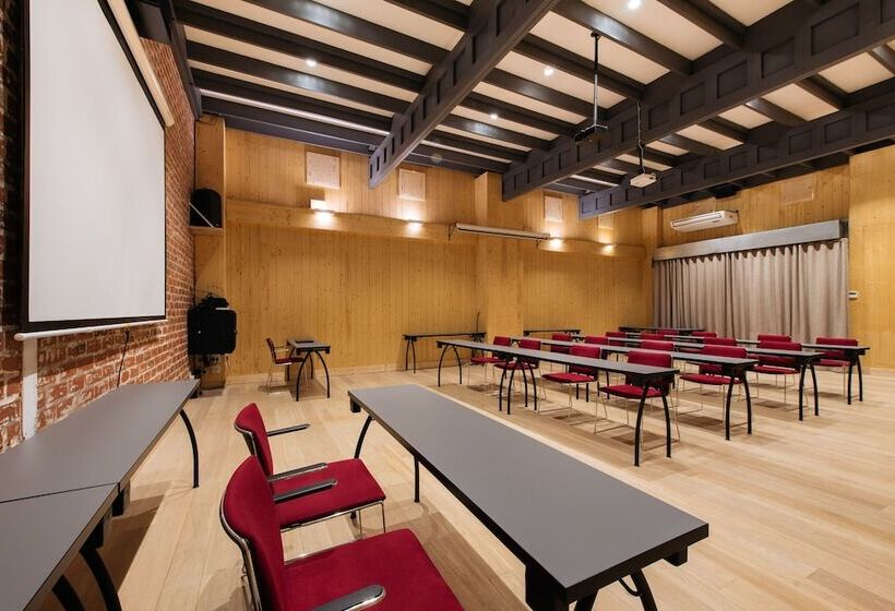 فندق Trail's End