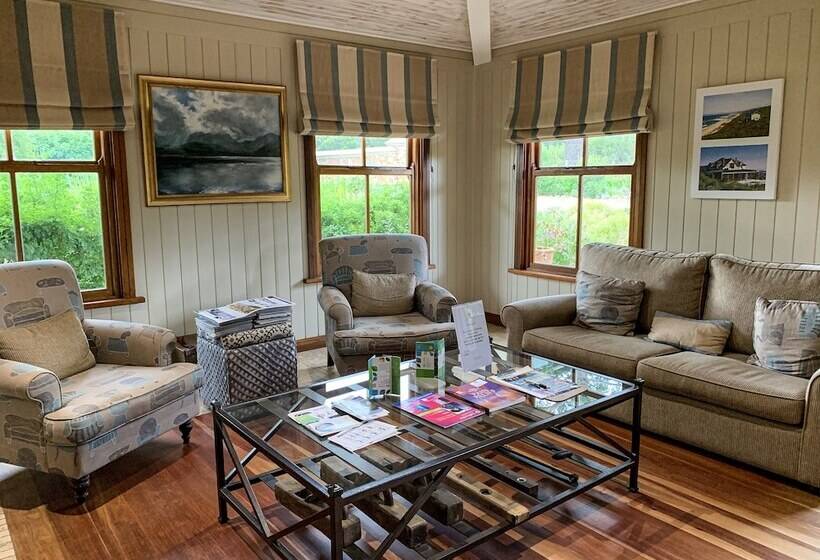 فندق Trail's End