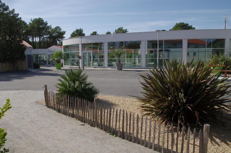 Отель Vent D Eden Park