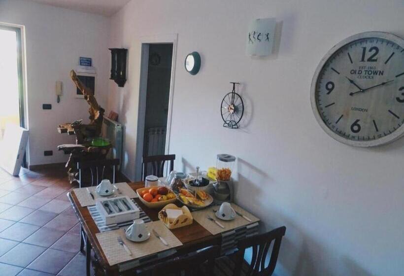 ベッドアンドブレックファースト Clock S House