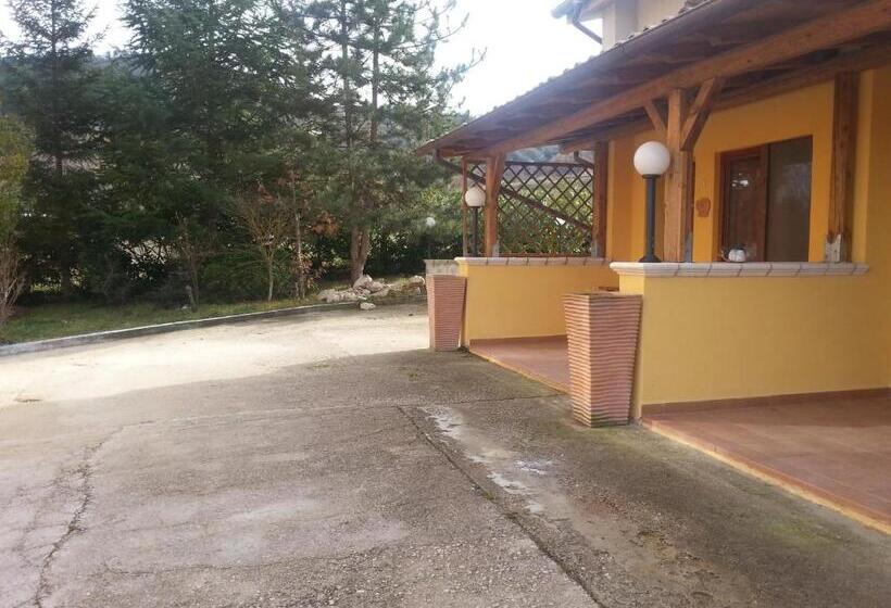 تختخواب و صبحانه Il Giardinaccio Agriturismo