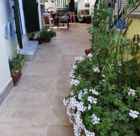 تختخواب و صبحانه Il Giardino Di Tatiana Rooms & Breakfast