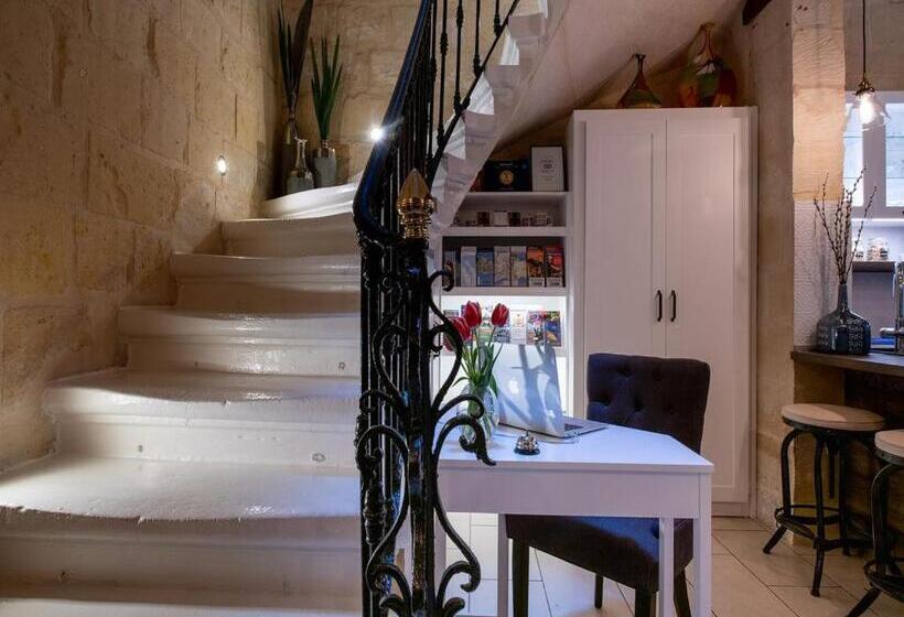 تختخواب و صبحانه Julesy S Bnb