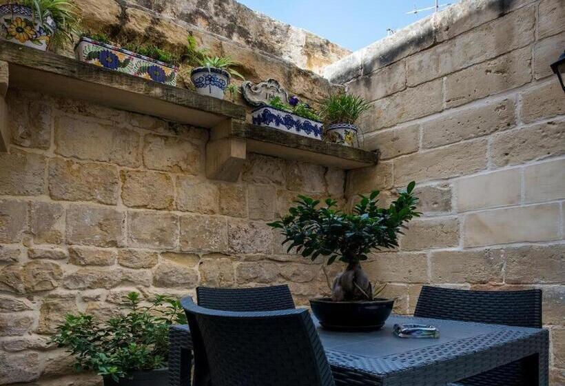 تختخواب و صبحانه Julesy S Bnb