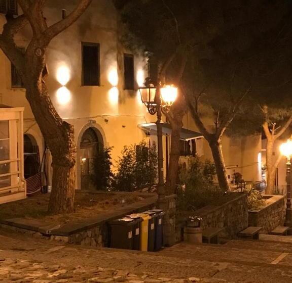 مبيت وإفطار L Antico Borgo