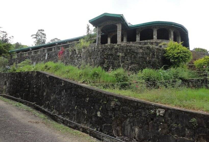 Отель Castlereigh Holiday Bungalow