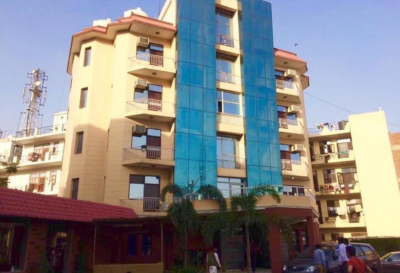 فندق Niketan Mezbaan Suites