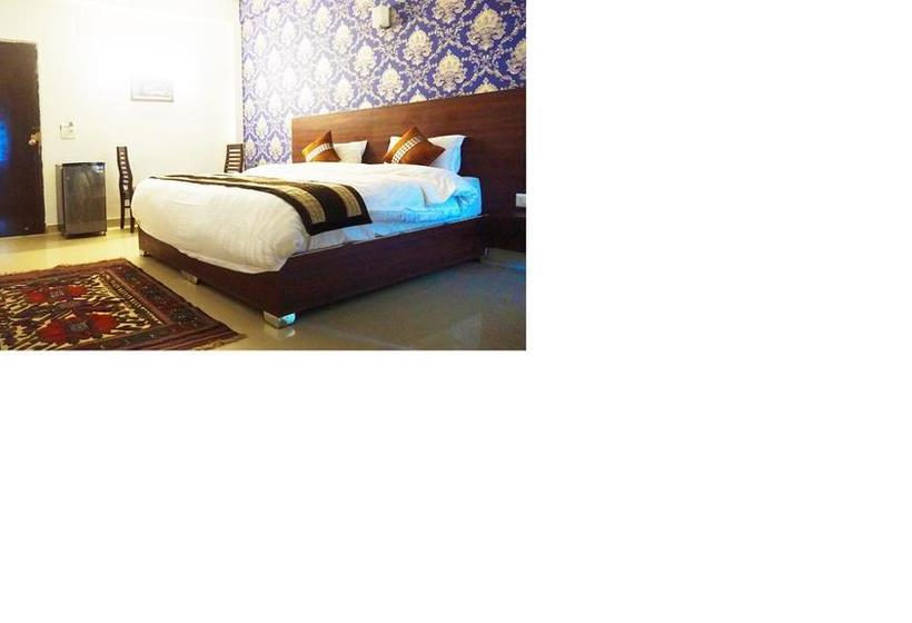 فندق Niketan Mezbaan Suites