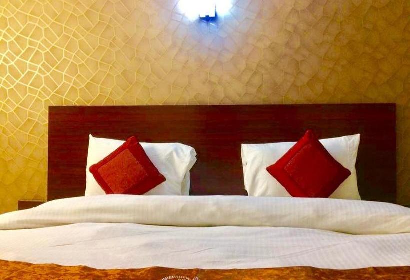 호텔 Niketan Mezbaan Suites