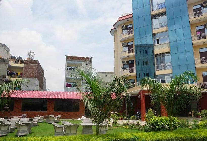 فندق Niketan Mezbaan Suites