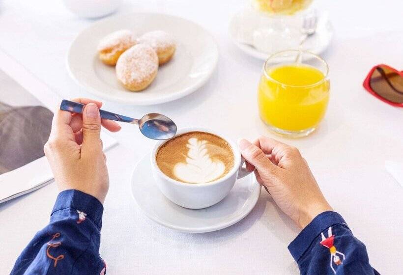 Отель Ibis Styles Trani