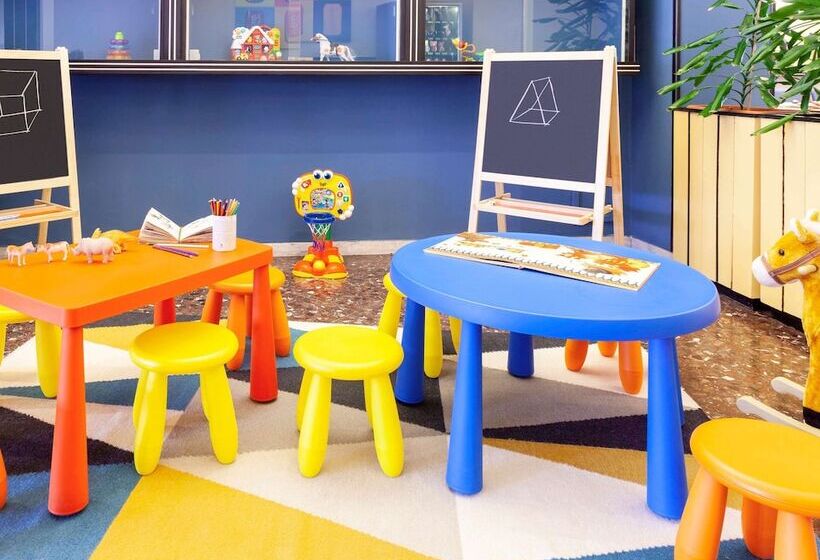 Отель Ibis Styles Trani