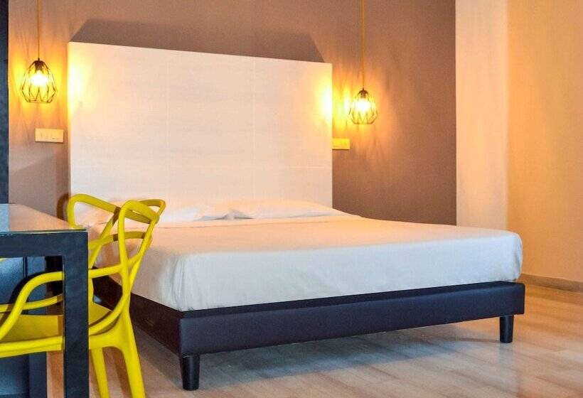 Отель Ibis Styles Trani