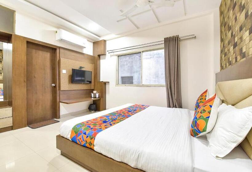 Fabhotel King Palace