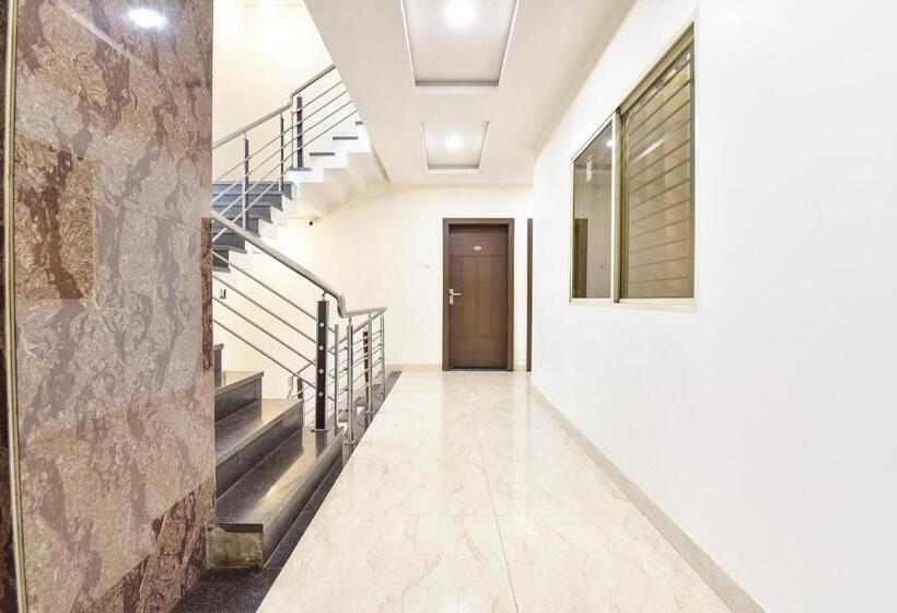 Fabhotel King Palace