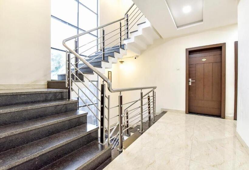 Fabhotel King Palace