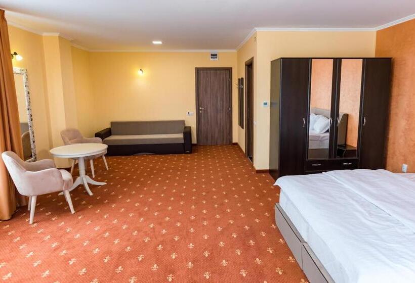هتل Monte Carlo Reghin