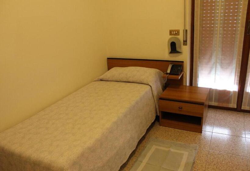 ホテル O'scugnizzo 2