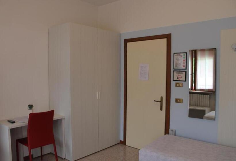 ホテル O'scugnizzo 2