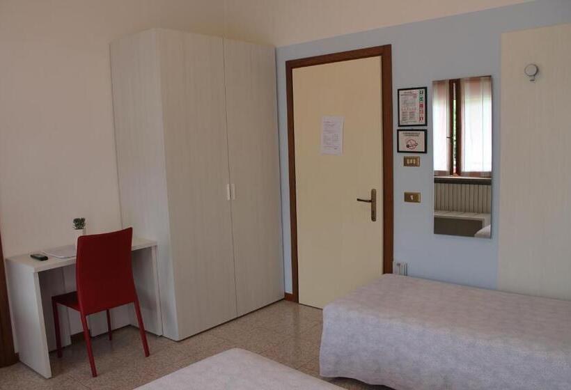 ホテル O'scugnizzo 2