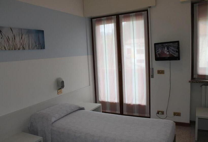 ホテル O'scugnizzo 2