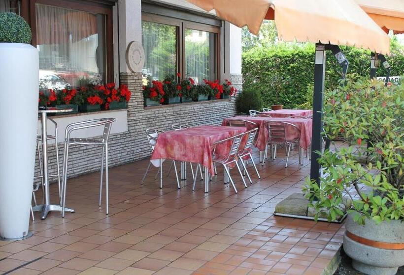 ホテル O'scugnizzo 2