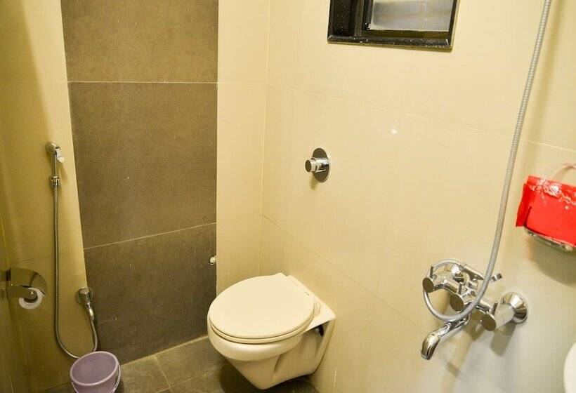 בית מלון כפרי Midtown Inn