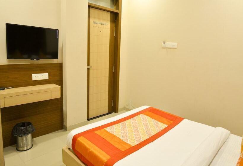 בית מלון כפרי Midtown Inn