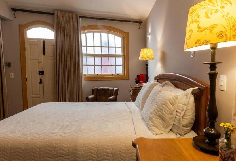 Отель Pousada Pequena Tiradentes