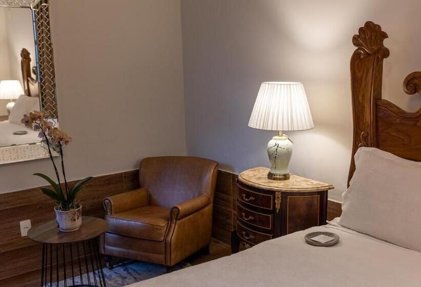 Отель Pousada Pequena Tiradentes